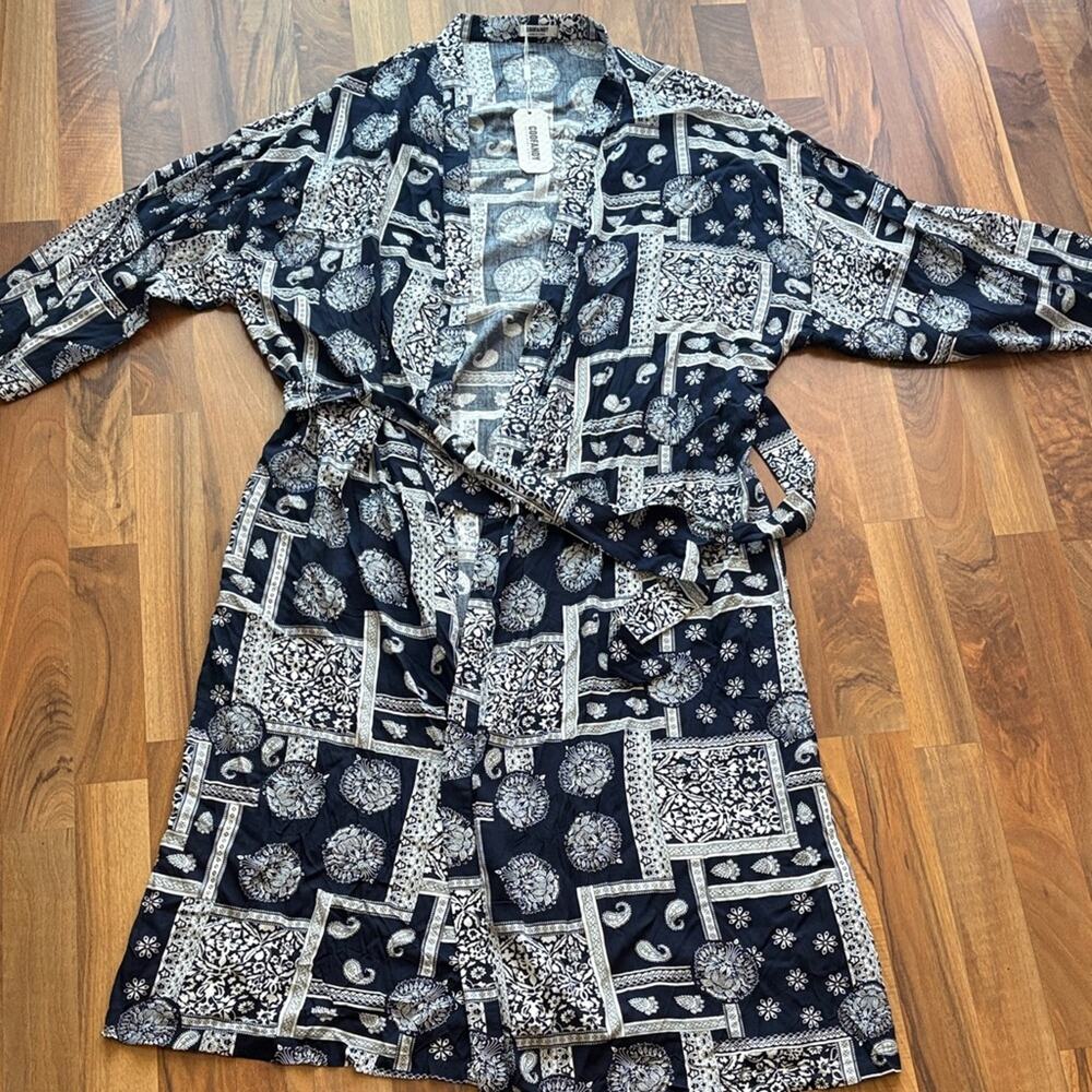 Coofandy Men's Size L Blue and White Patterned Robe NWT